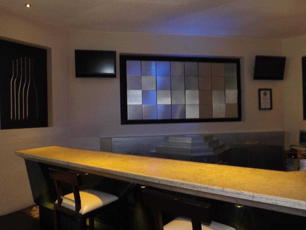 فندق رويال بيدريجال هوتل مدينة مكسيكو المظهر الخارجي الصورة The bar at the 2012 Olympic Village